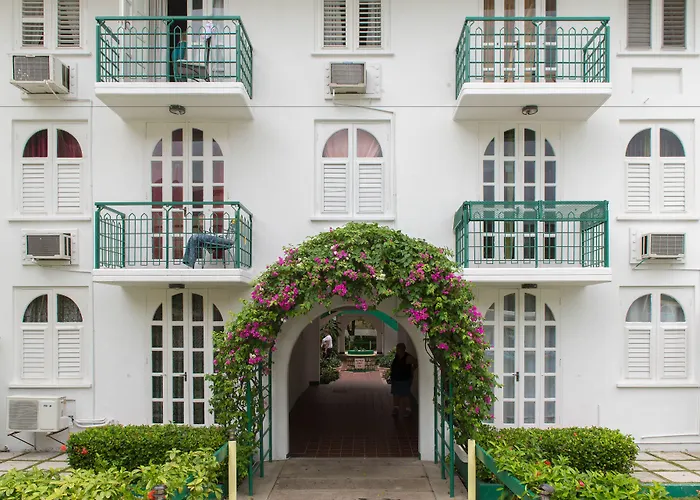 Sandcastle E9 Aparthotel 3*