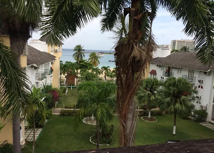 Sandcastle E9 Aparthotel