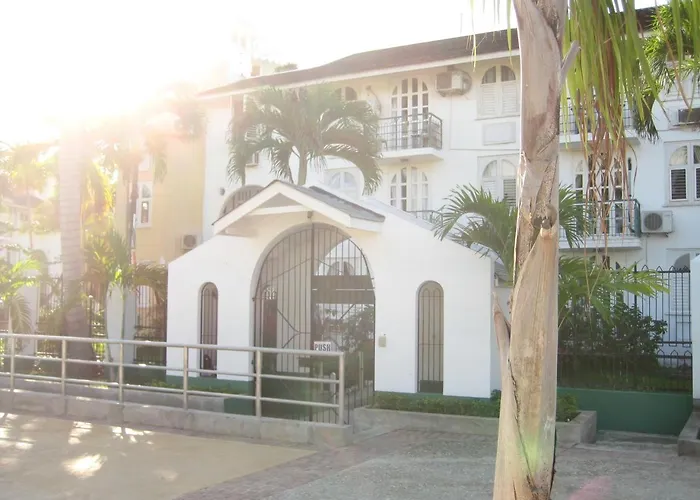 Sandcastle E9 Aparthotel 3*